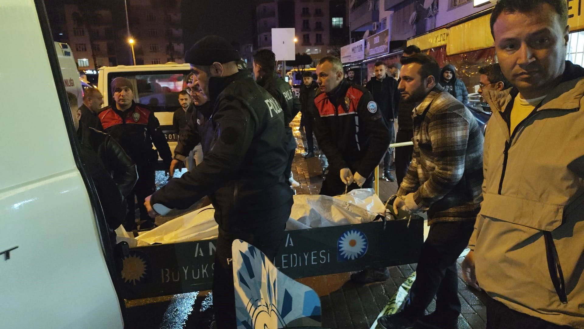 Alkollü iş yeri sahibi, tartıştığı müşteriyi öldürdü
