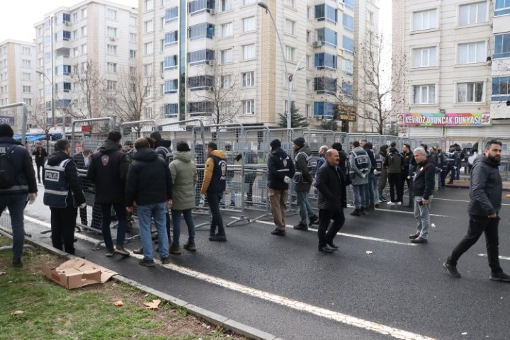 Diyarbakırdaki Nevruz kutlamalarına çok sayıda kişi katıldı