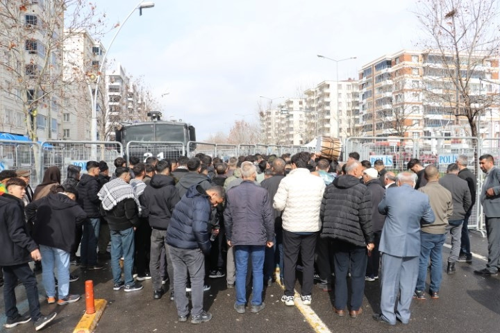 Diyarbakırdaki Nevruz kutlamalarına çok sayıda kişi katıldı