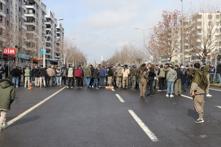 Diyarbakırdaki Nevruz kutlamalarına çok sayıda kişi katıldı