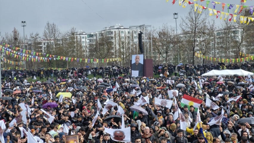 Diyarbakırdaki Nevruz kutlamalarına çok sayıda kişi katıldı