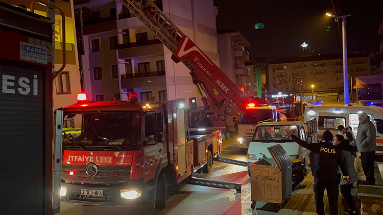 Bursa'da 5 katlı binada yangın