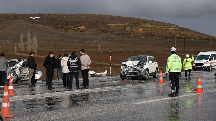 Sivas'ta feci kaza: 1 kişi öldü, 5 kişi yaralandı