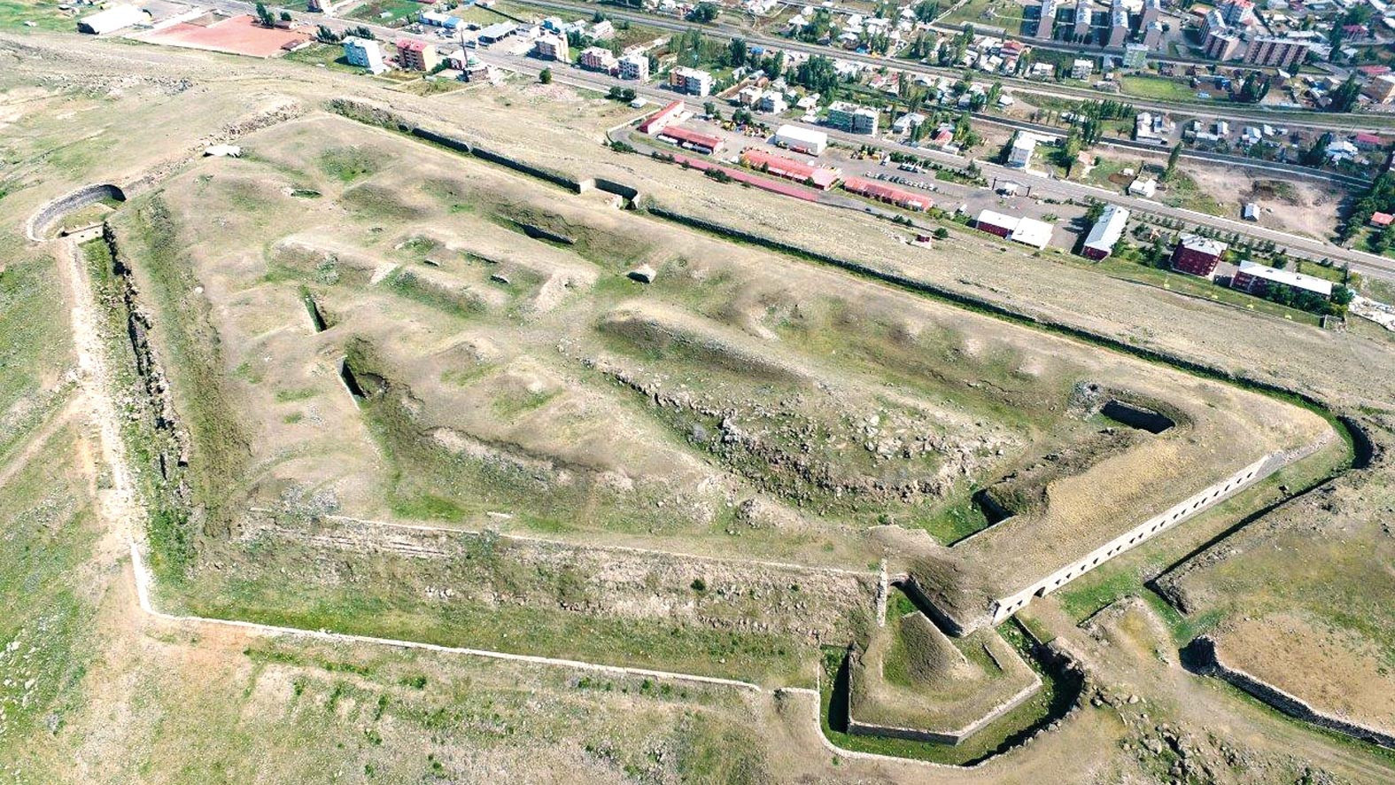 Kars tabyaları göreni büyülüyor... Düşmana set çekiyorlardı