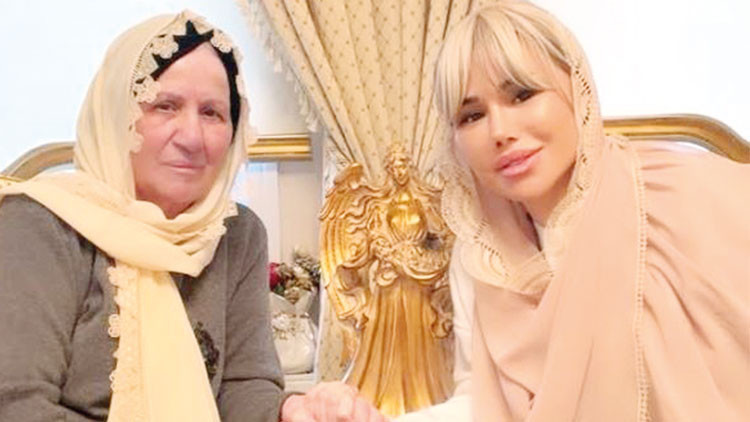 Ceylan'dan annesine bayram ziyareti