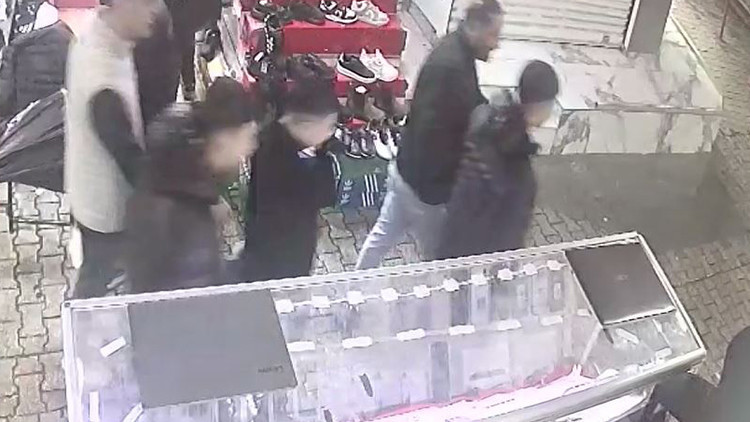 Fiyat sormak için girdi, çalıp kaçtı