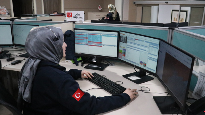 112'ye gelen ilginç çağrılar: Mezarlıktan 'burada çok ölü var' diye aradı