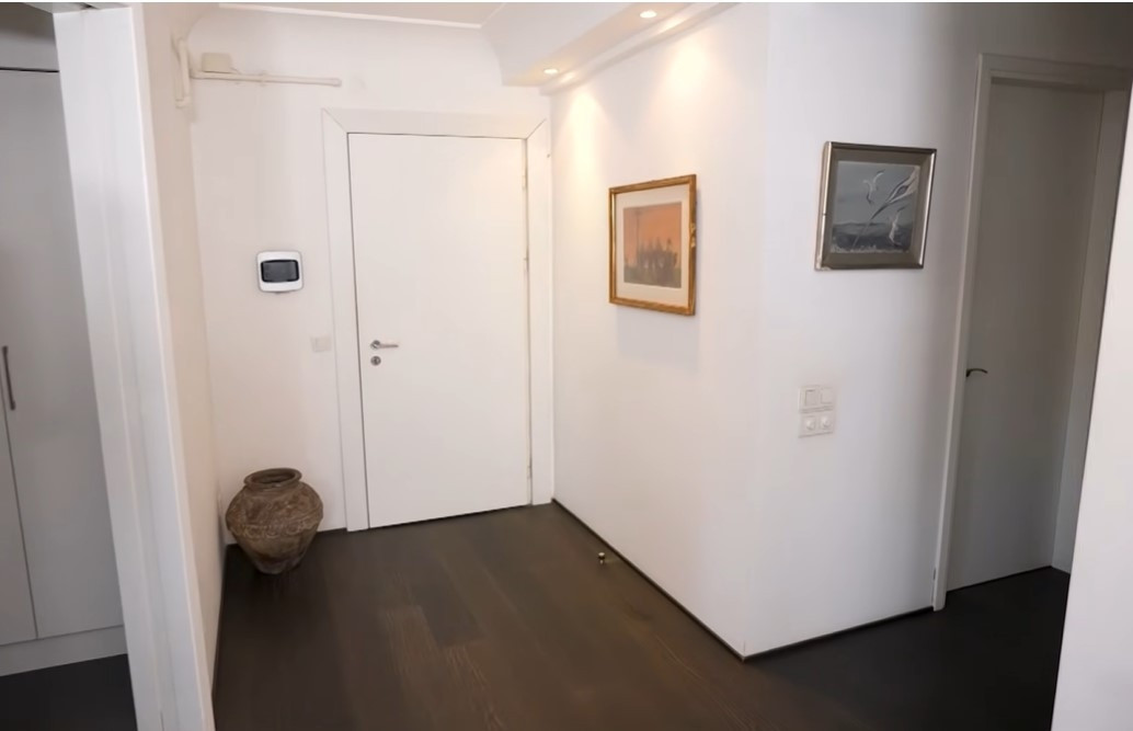 Sadelik ve düzen ön planda.... Nebahat Çehre evinin kapılarını açtı