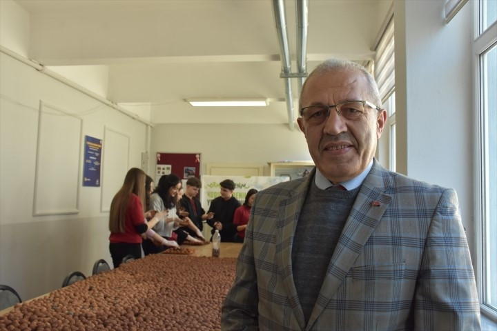  Top şeklinde hazırlanıp doğaya bırakılıyor