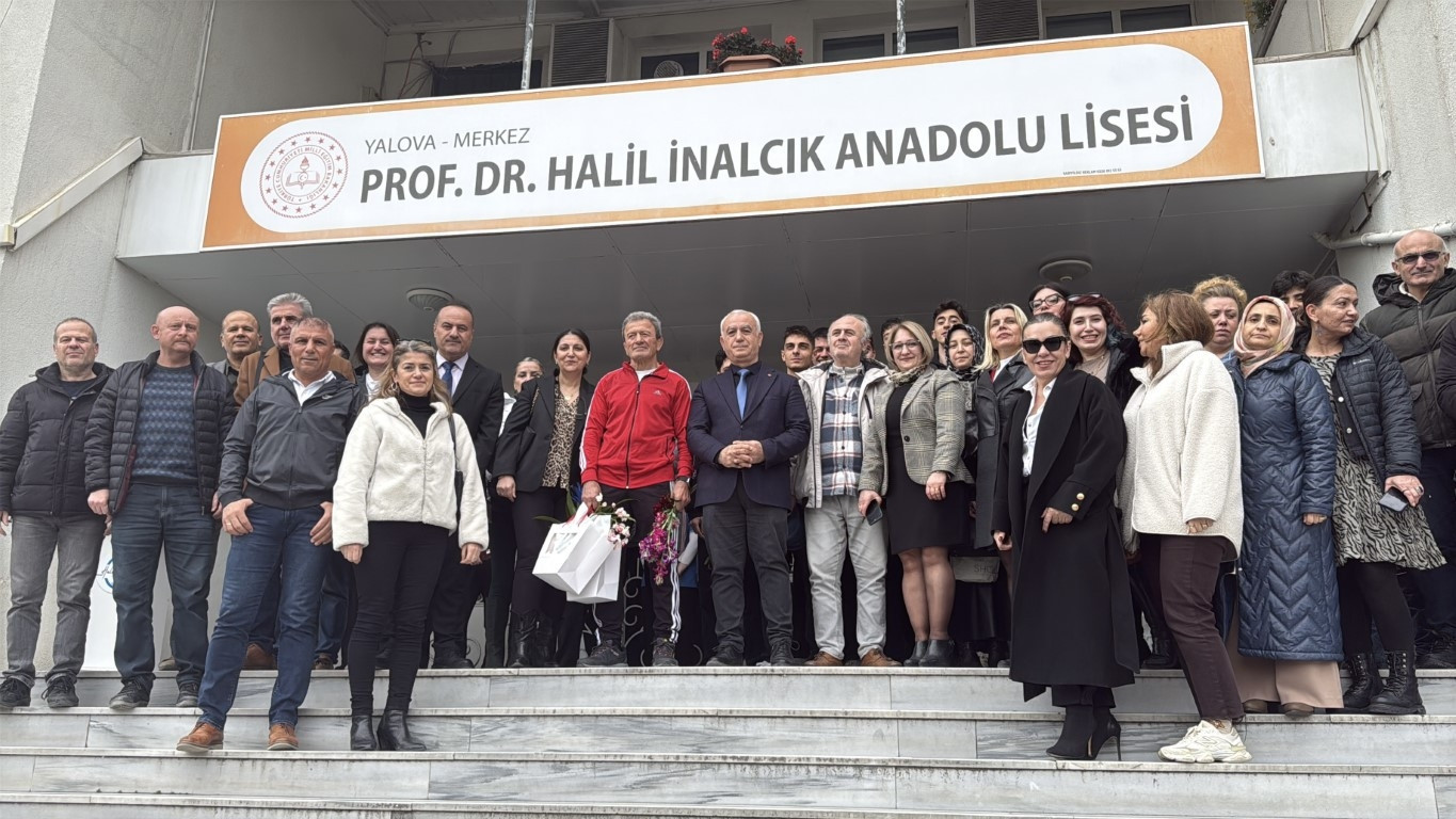  Mesleğine veda etti, öğrencileri gözyaşlarını tutamadı