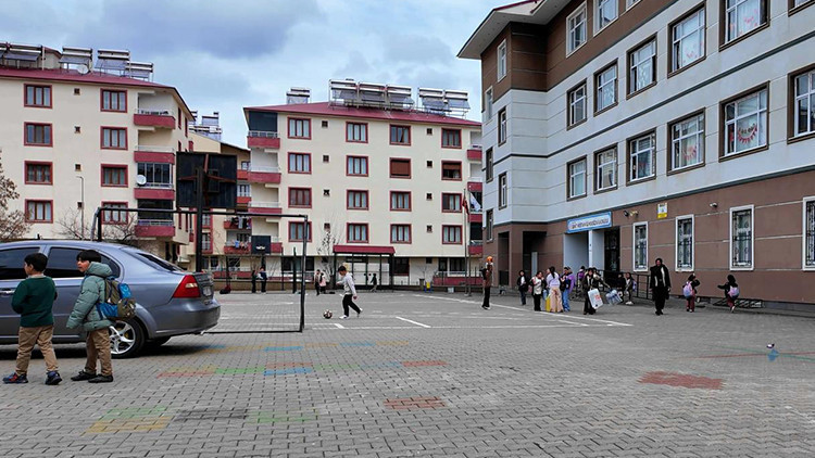 Düğünlerde kullanılıyor: Öğrenci okula getirdi, 6 arkadaşı rahatsızlandı