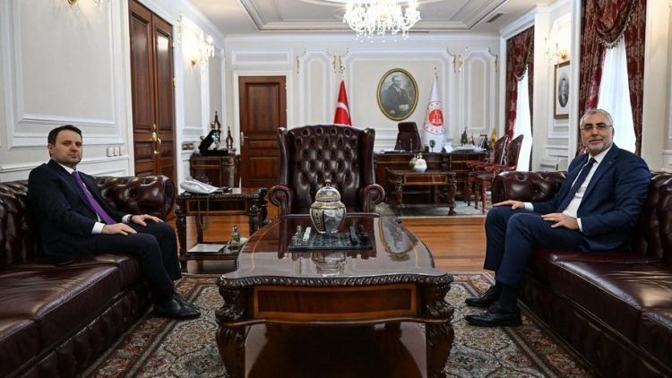 Bakan Gürlek, Bakan Işıkhan ile bir araya geldi