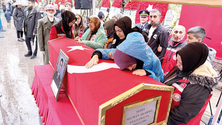 Ağrı şehitlerine hazin veda