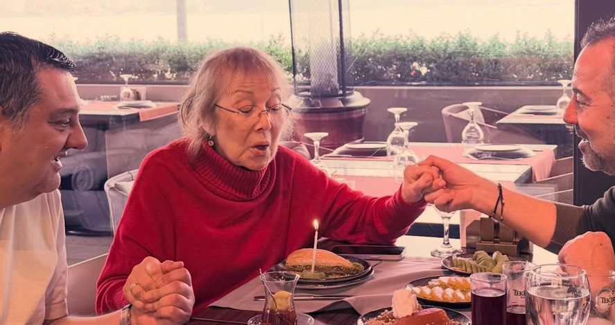 Ünlü oyuncu paylaştı... İşte benim annem