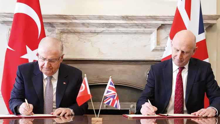 Eurofighter imzası Atina’yı gerdi