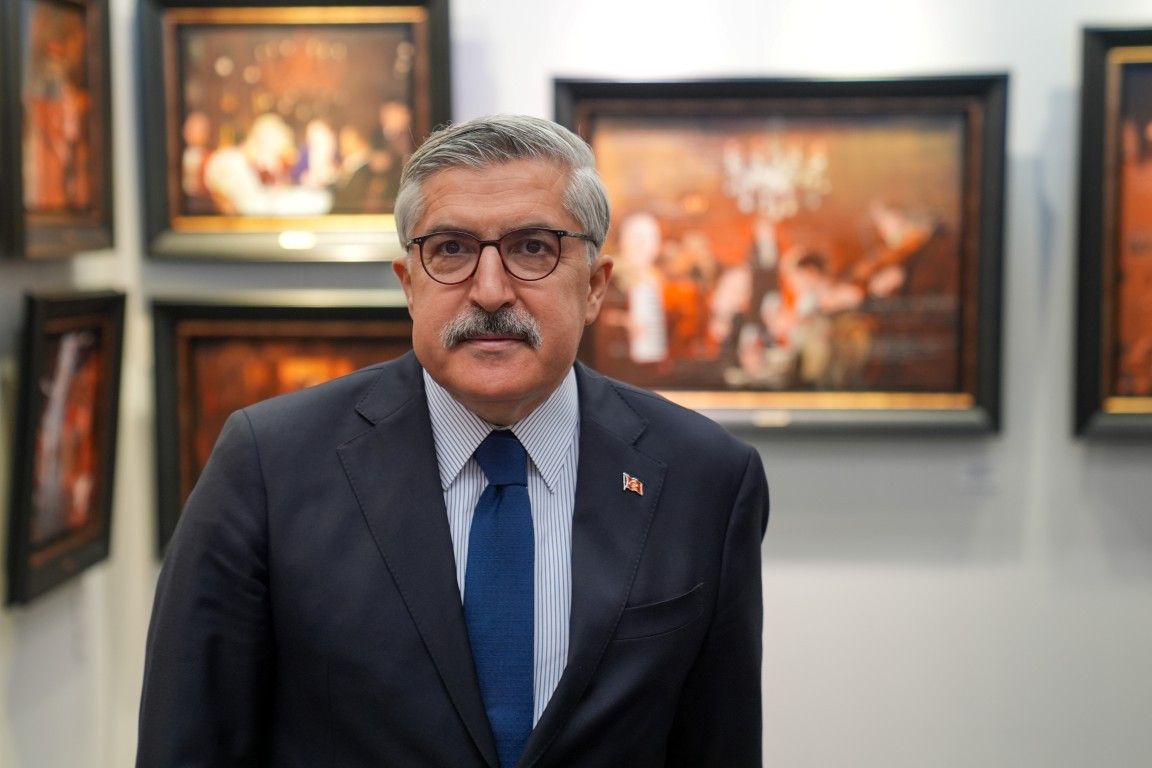 AK Parti'li Yayman'dan 'ArtAnkara 12'nci Uluslararası Çağdaş Sanat Fuarı'na ziyaret