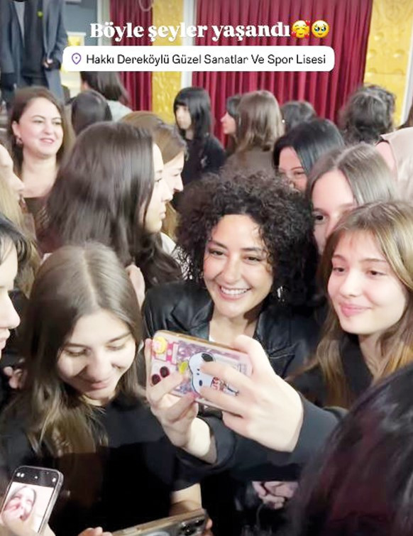 Şimdi milyonlar ona hayran... Ünlü şarkıcı mezun olduğu okulunda