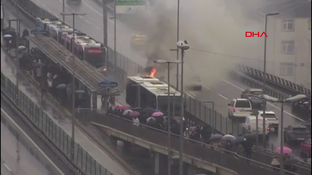 Şişli'de metrobüste yangın