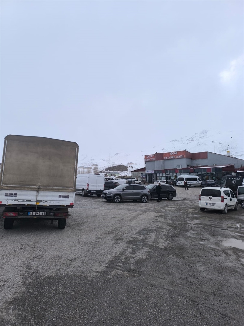  Çok sayıda araç mahsur kaldı Dağdan duman yükseldiğini gördüm