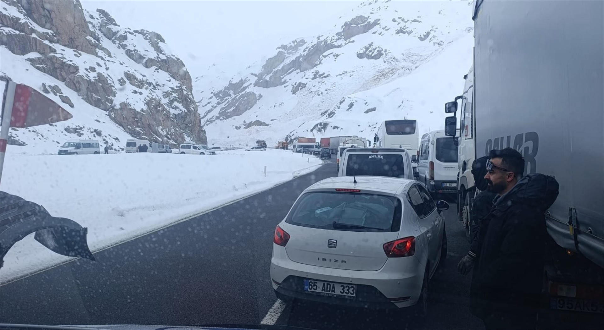 DAĞDAN DUMAN YÜKSELDİĞİNİ GÖRDÜM