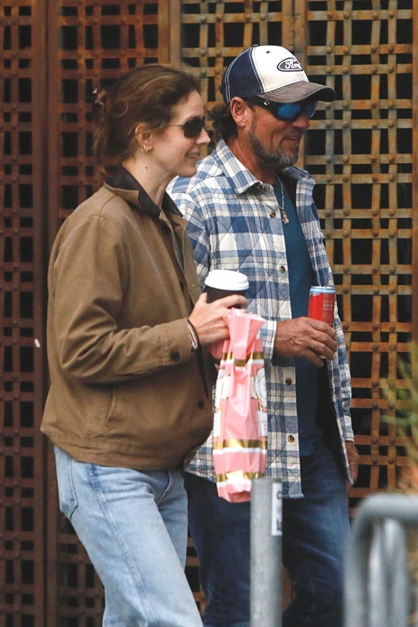 Sürpriz evliliği herkesi şaşırtmıştı… Ünsüz kocasıyla öyle mutlu ki Sürpriz evliliği herkesi şaşırtmıştı… Ünsüz kocasıyla öyle mutlu ki