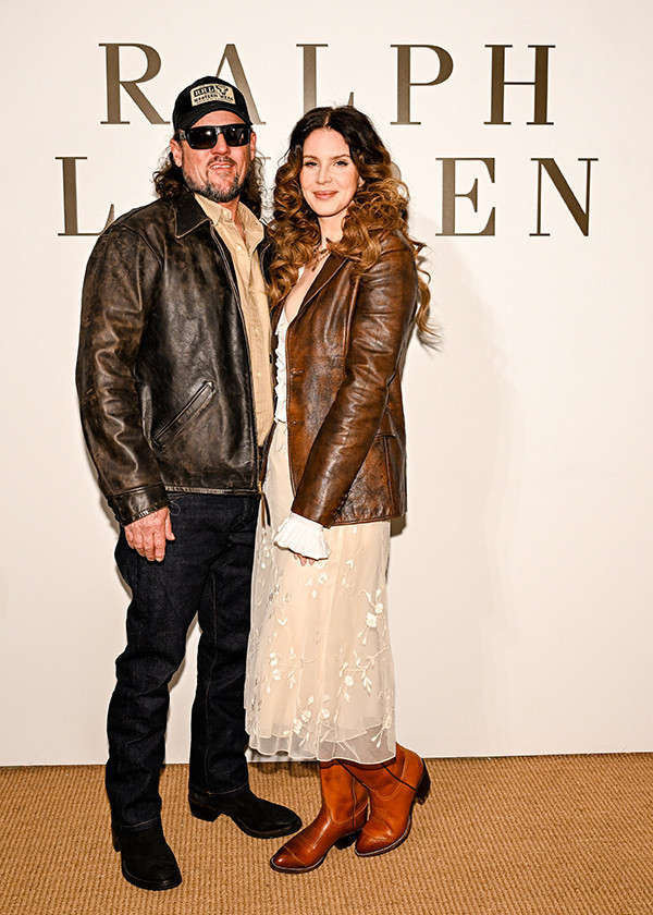 Sürpriz evliliği herkesi şaşırtmıştı… Ünsüz kocasıyla öyle mutlu ki Sürpriz evliliği herkesi şaşırtmıştı… Ünsüz kocasıyla öyle mutlu ki