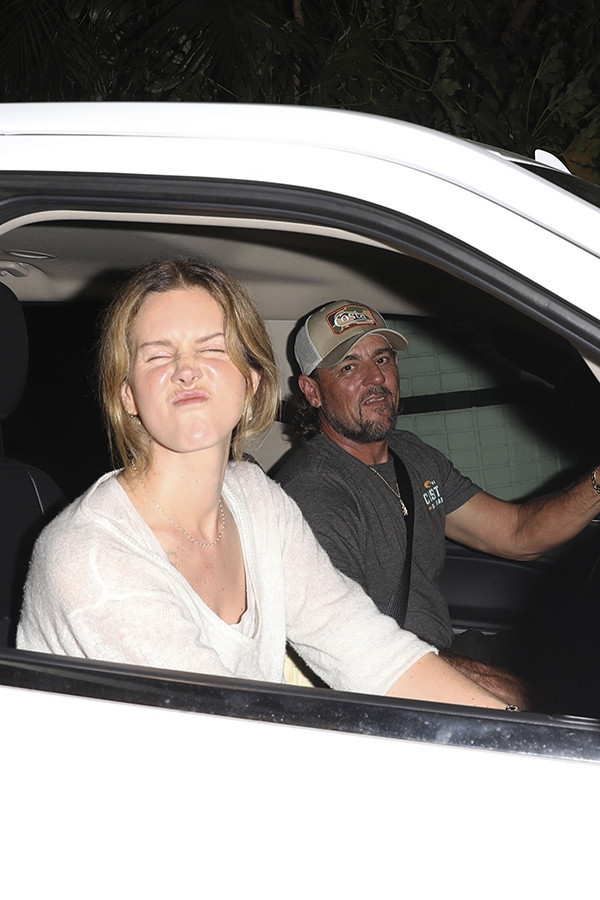 Sürpriz evliliği herkesi şaşırtmıştı… Ünsüz kocasıyla öyle mutlu ki Sürpriz evliliği herkesi şaşırtmıştı… Ünsüz kocasıyla öyle mutlu ki