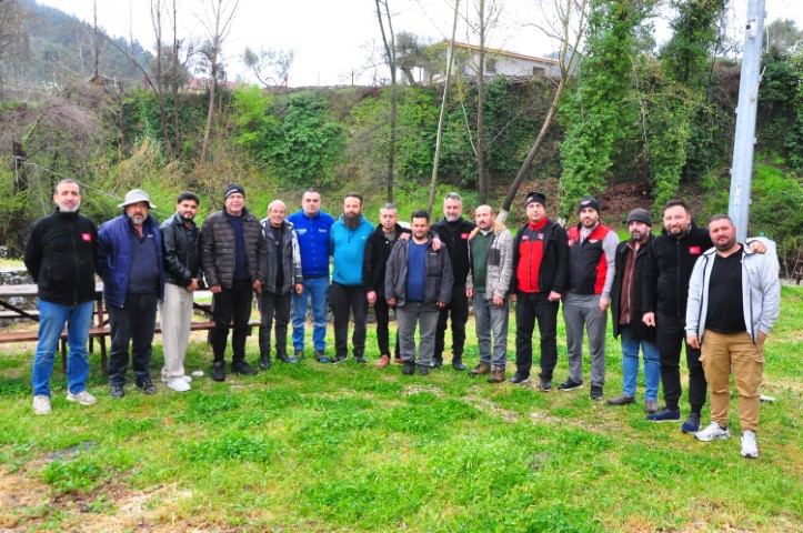 Türkiyenin dört bir yanından gelip altın arıyorlar | Devletin izin verdiği alanlardan topluyoruz