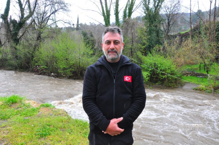 Türkiyenin dört bir yanından gelip altın arıyorlar | Devletin izin verdiği alanlardan topluyoruz