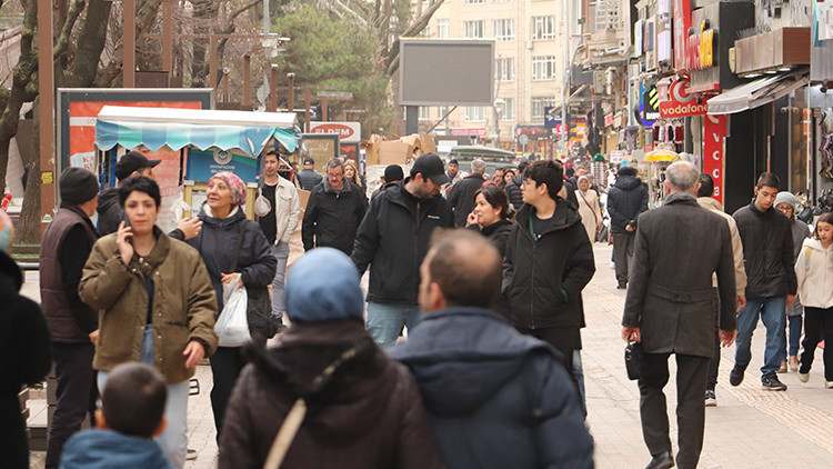 İstanbul'dan da çok giden var: Soğuğa rağmen ziyaretçisi bitmiyor | Kent merkezinde yoğunluk oluştu