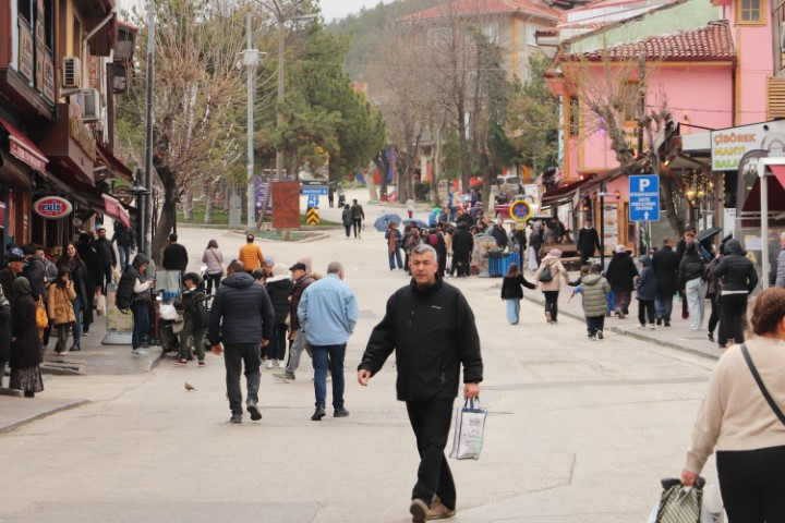  Soğuğa rağmen ziyaretçisi bitmiyor | Kent merkezinde yoğunluk oluştu