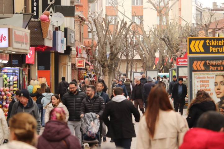  Soğuğa rağmen ziyaretçisi bitmiyor | Kent merkezinde yoğunluk oluştu