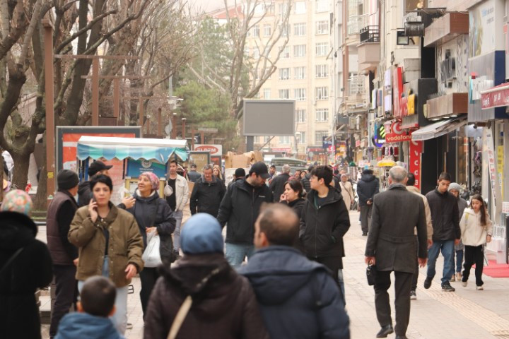  Soğuğa rağmen ziyaretçisi bitmiyor | Kent merkezinde yoğunluk oluştu
