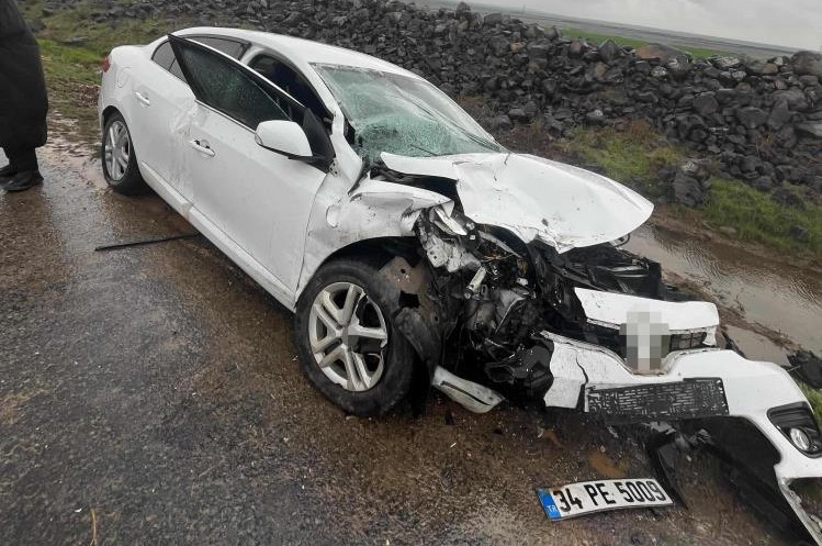 Şanlıurfa’da feci kaza! İki otomobil kafa kafaya çarpıştı: 8 yaralı