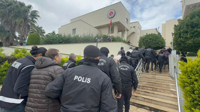 Marmaris'teki 'rüşvet' operasyonunun şüphelileri adliyeye sevk edildi