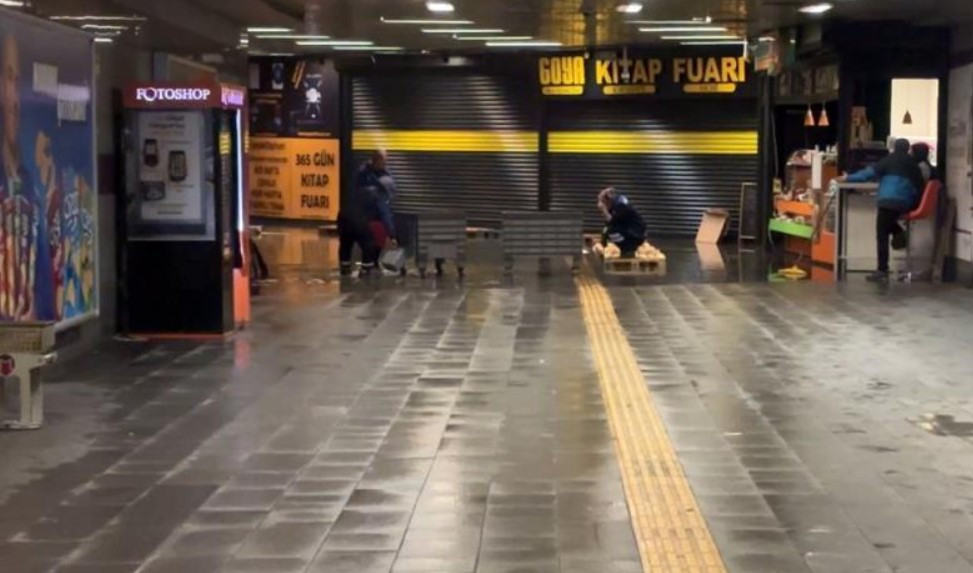 Mecidiyeköy metro istasyonunu su bastı