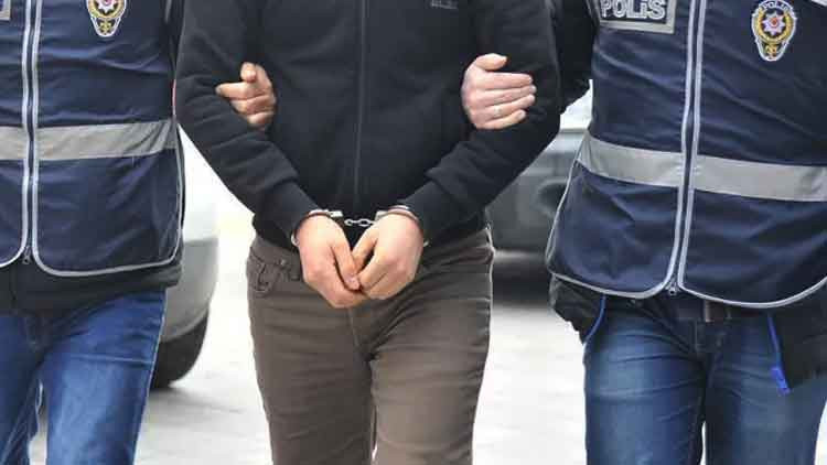 Hasarlı araçların şasi numaralarıyla dolandırıcılık yapan 7 şüpheli tutuklandı