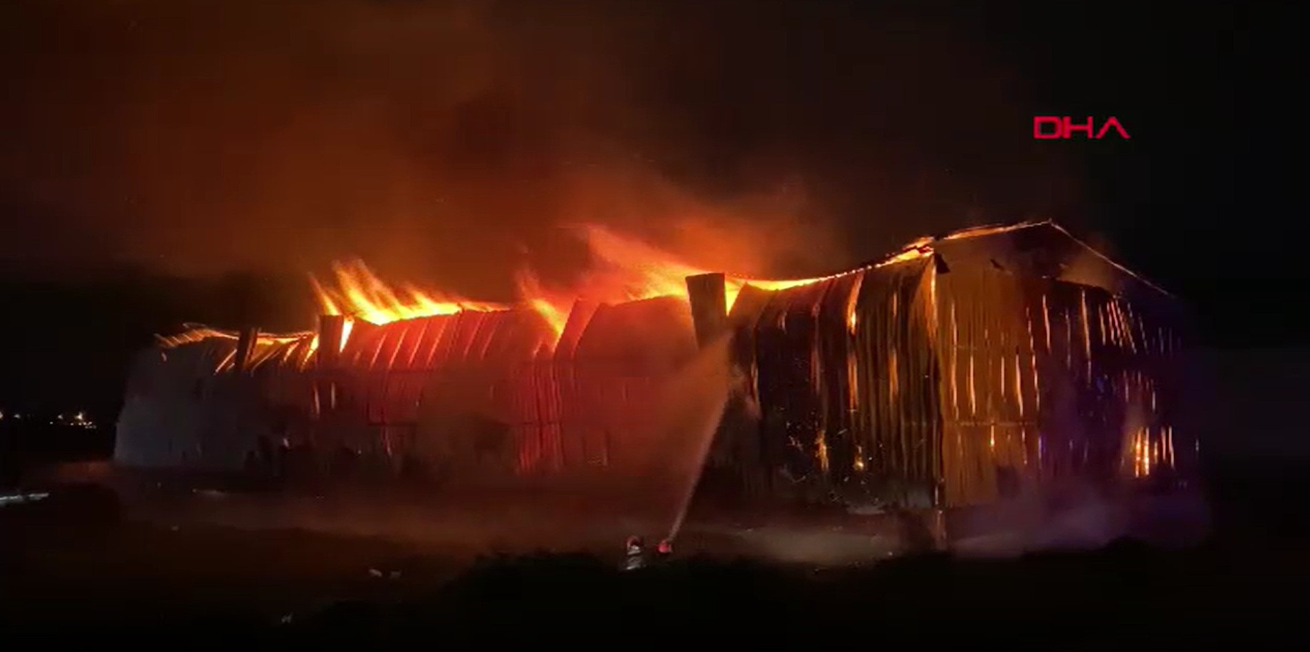 Osmaniye’de kağıt fabrikası yangını