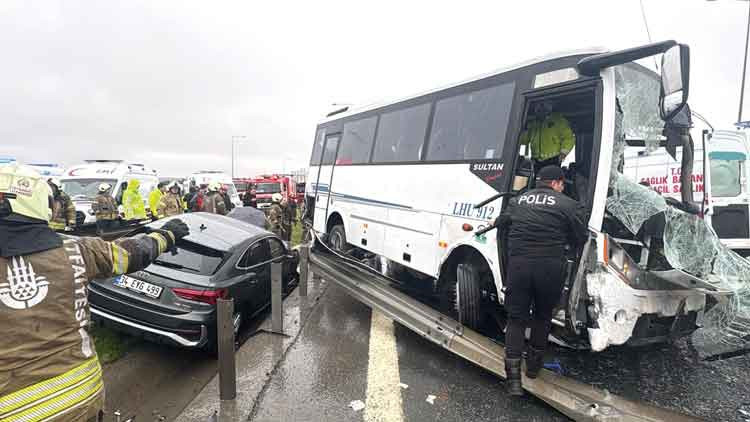 Polis servisinde can pazarı: 1 şehit 29 yaralı