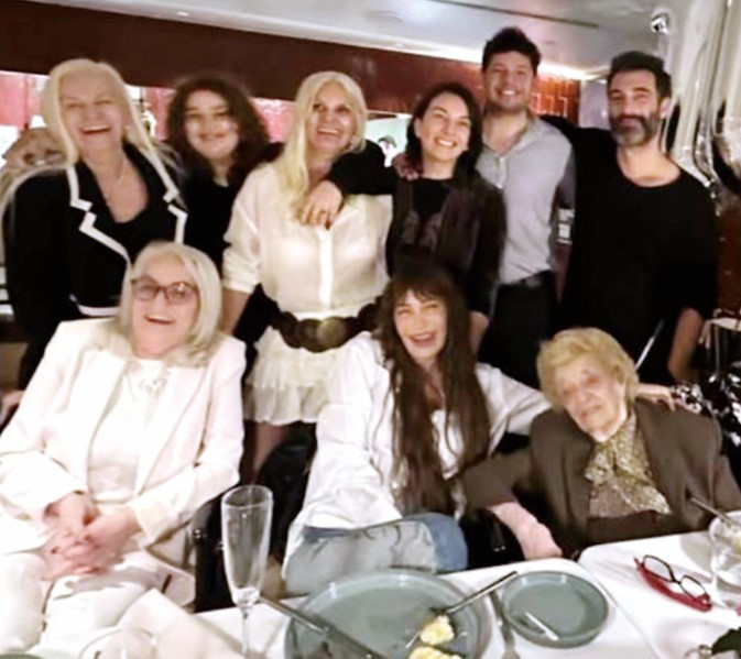 Anneannesi 100 yaşında Anneannesi 100 yaşında