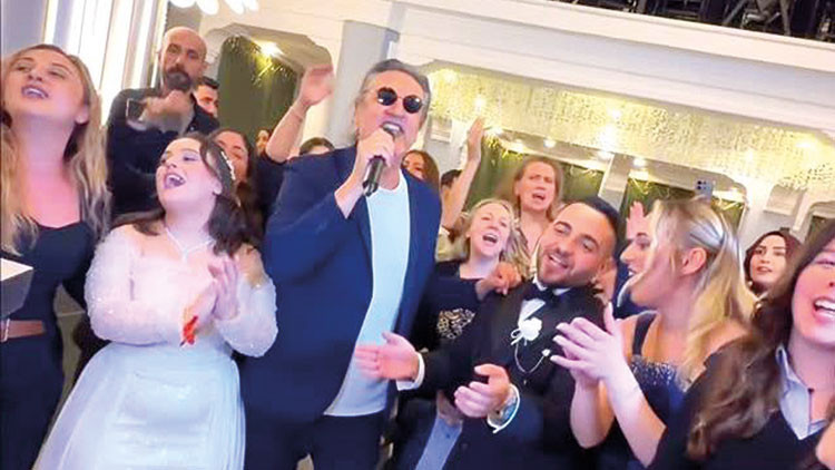 Kimsesiz çifte Çelik sürprizi