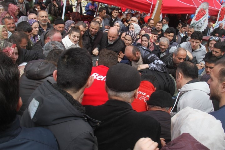  Mağazada izdiham yaşandı