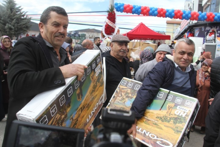  Mağazada izdiham yaşandı