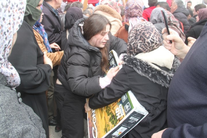  Mağazada izdiham yaşandı