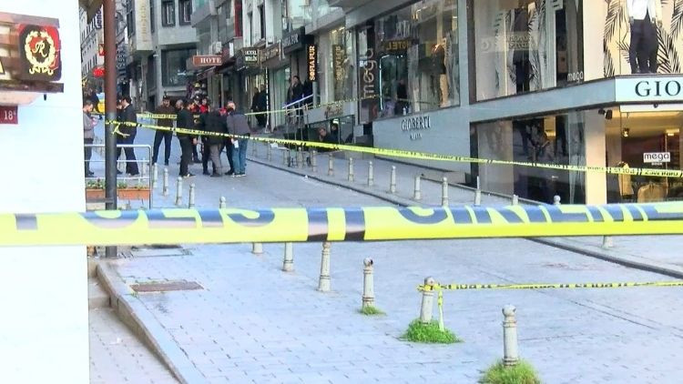 Sokakta dehşet saçtılar… Yabancı uyruklu kurye hayatını kaybetti