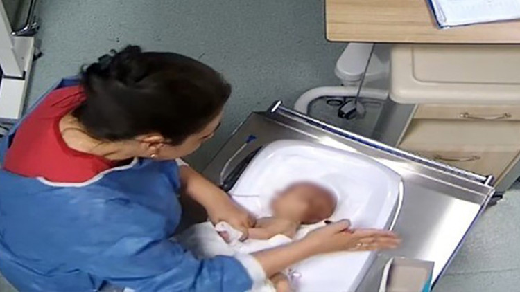 Görüntüler infiale neden olmuştu! 5 günlük bebeği döven hemşire kendini böyle savundu