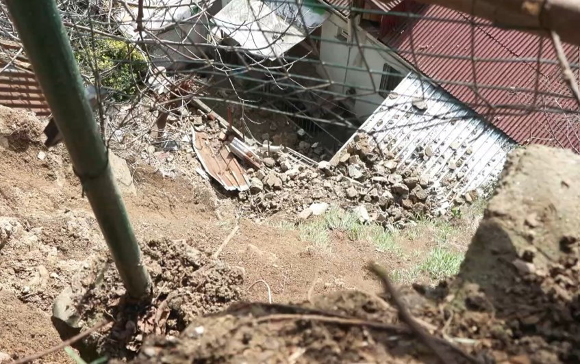 Sarıyer'de toprak kayması sonrası tahliye: Göçebe hayatına döndük