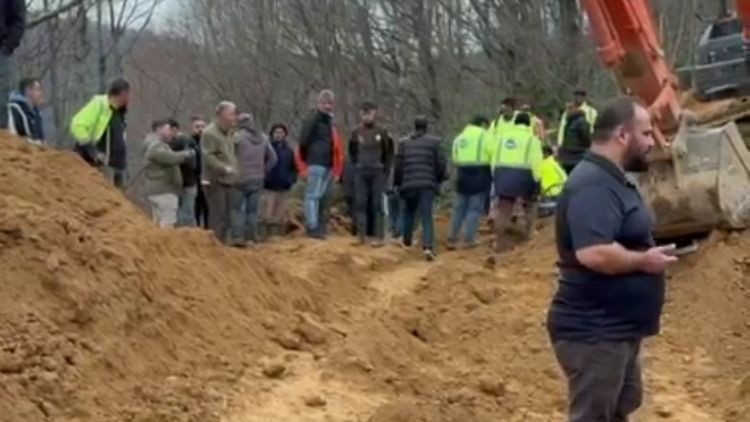 Kahreden olay… Toprak altında kalan 2 işçiden 1'i öldü