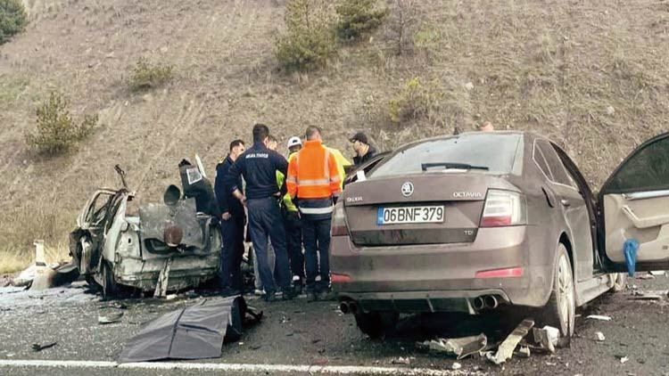 5 kişi hayatını kaybetti… Kafa kafaya felaket