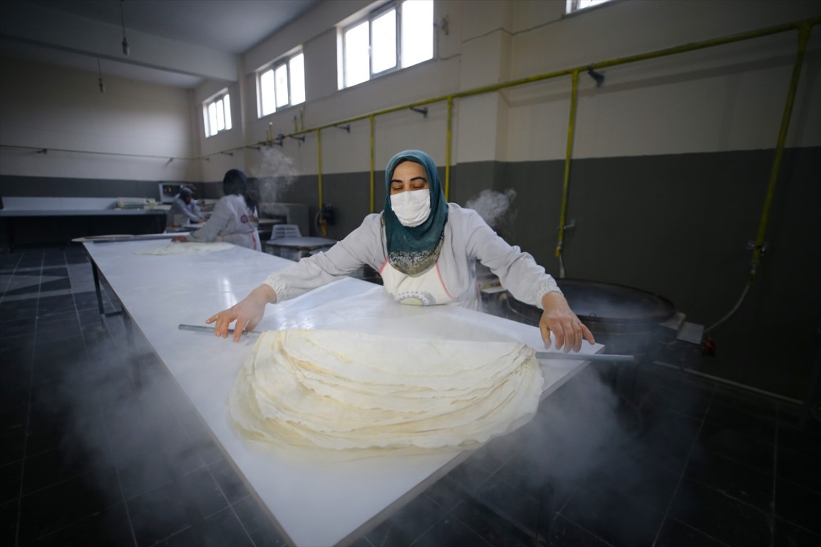 Bingöllü kadın evinde yaparak başladı; tesiste seri üretime geçti | Hedefimiz ihracat Bingöllü kadın evinde yaparak başladı; tesiste seri üretime geçti | Hedefimiz ihracat